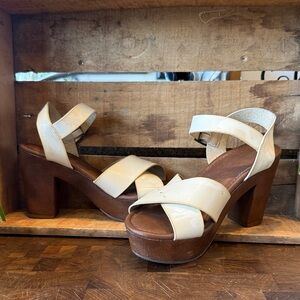 Universal Thread Cream and Brown Platform Sandals